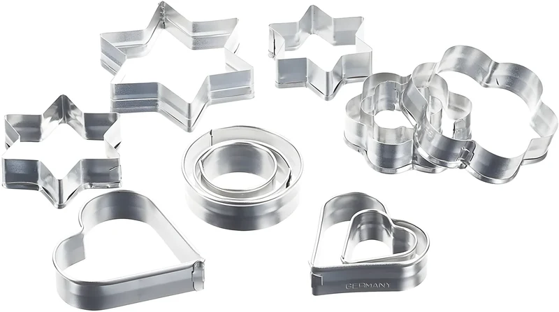 Set di 12 formine x biscotti 4 diversi motivi x 3 diverse misure