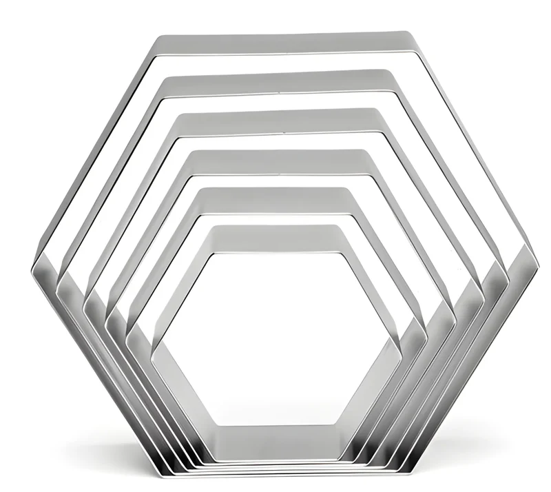 Set di sei esagoni in acciaio inox da 3,5 a 9 cm. alti 2 cm.