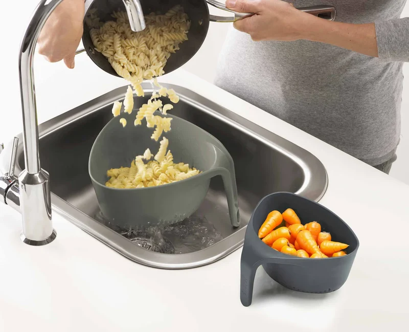 Set di scolapasta Nest™ da 2 pezzi, grigio