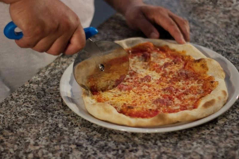 ROTELLA TAGLIA PIZZA CM10 INOX TEMPRATO, SMONTABILE E RIAFFILABILE