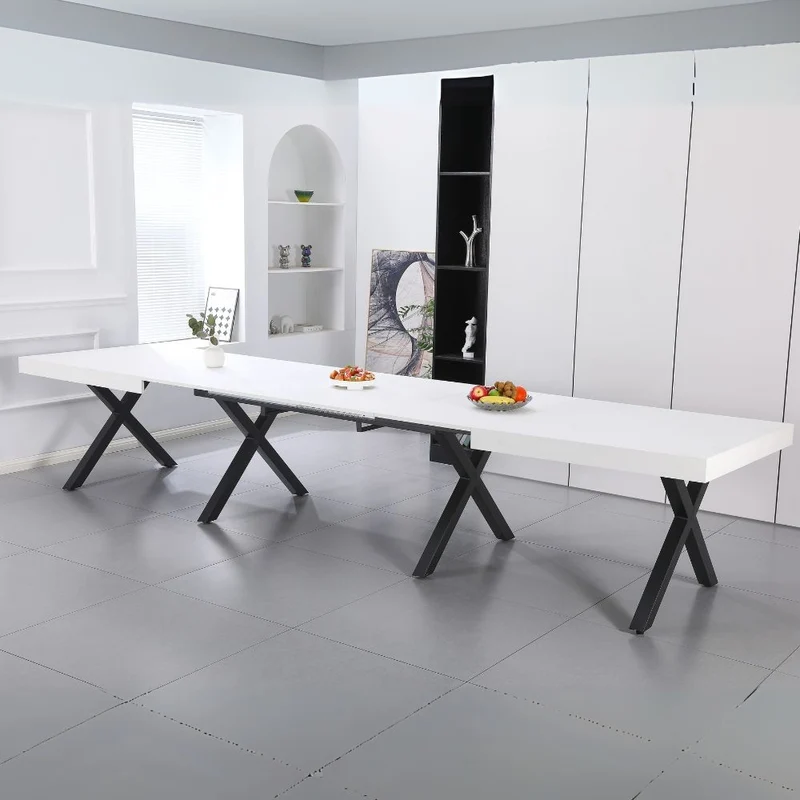 Tavolo allungabile Dava con piano colore bianco opaco e gambe in metallo nero