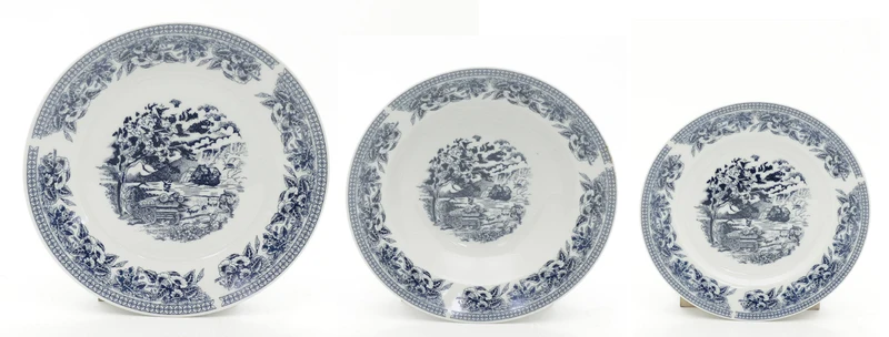 Servizio Piatti 18 Pezzi in Porcellana con Decori Collection Old England Bianco/Blu