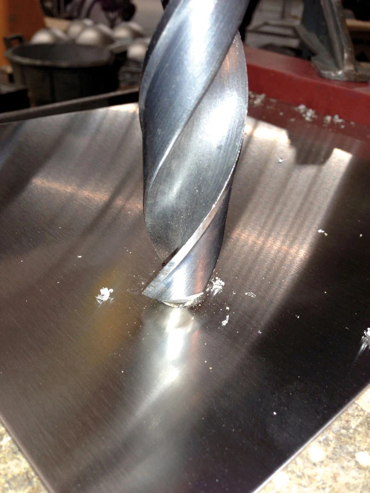 Percer une plonge, une table ou un lave-mains